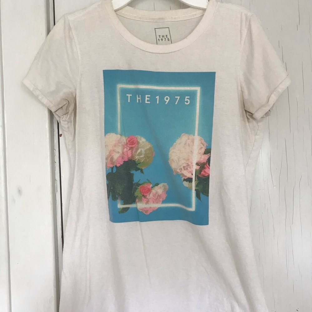 “The 1975” Hot Topic Juniors Large T Shirt
